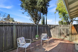 025_f8_1482 La Boheme Way