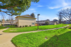 027_f8_1482 La Boheme Way