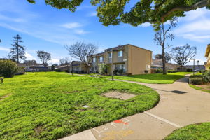 028_f8_1482 La Boheme Way