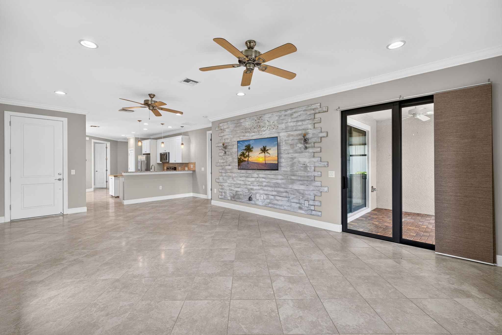 Living Room 3 of 6