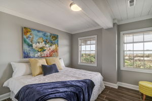 24.	Guest bed 3 on first level, ocean views