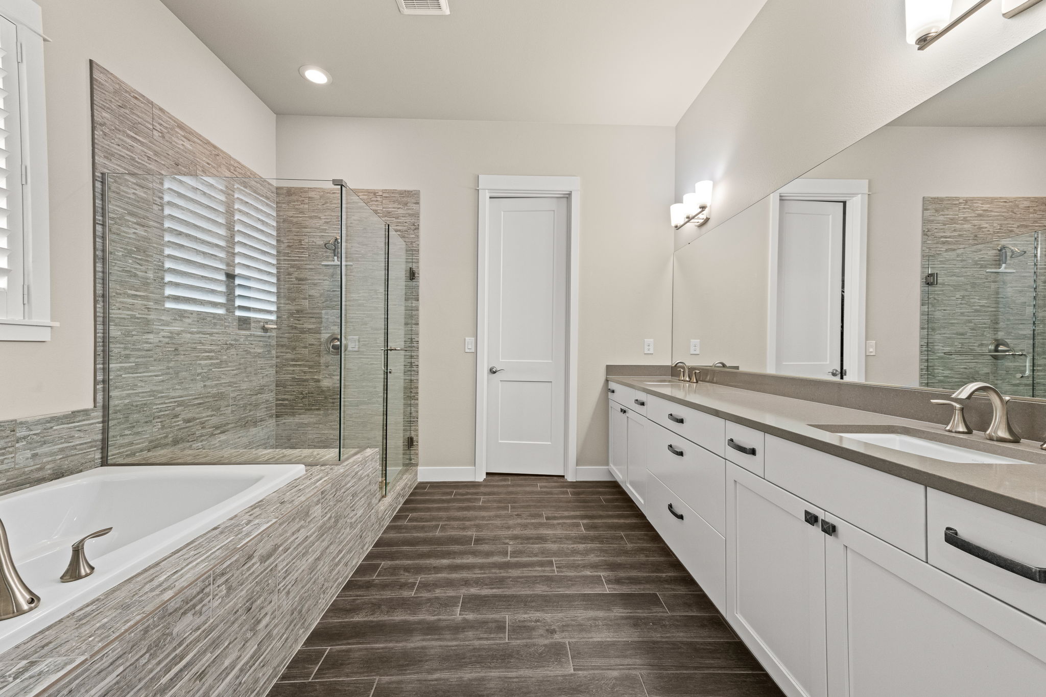 Spacious primary bath leading to walk in closet