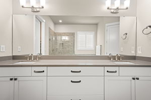 Double vanity with extra large counter