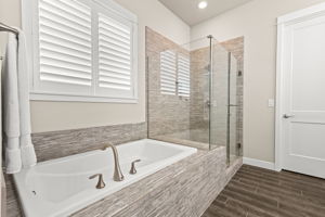 Relaxing tub with natural light