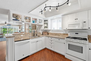 One of the only units with Gas Stove + End Unit provides additional windows for superb natural light
