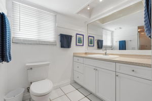 Great Only the end units have natural light in the bathroom.