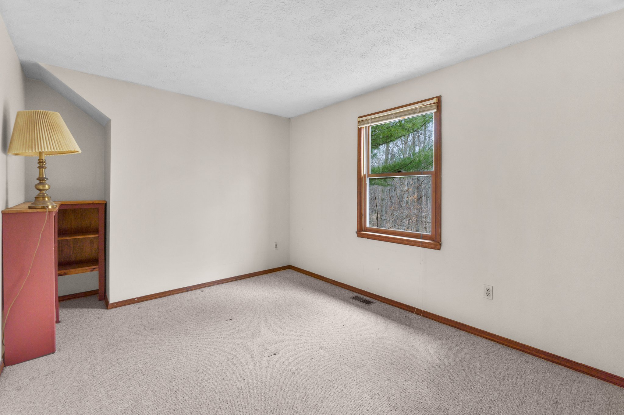 21. Upper bedroom.jpg