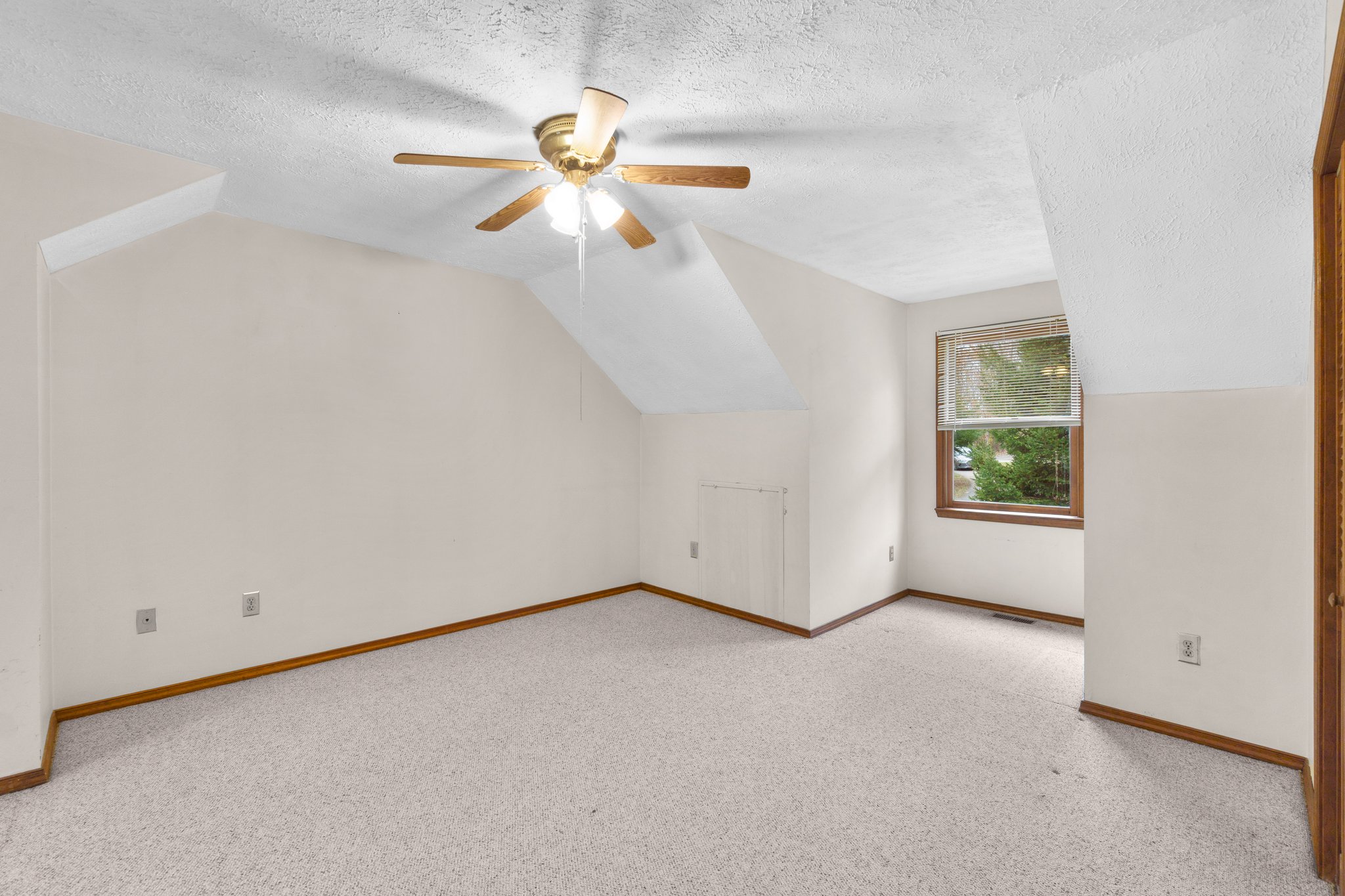 28. Upper bedroom.jpg