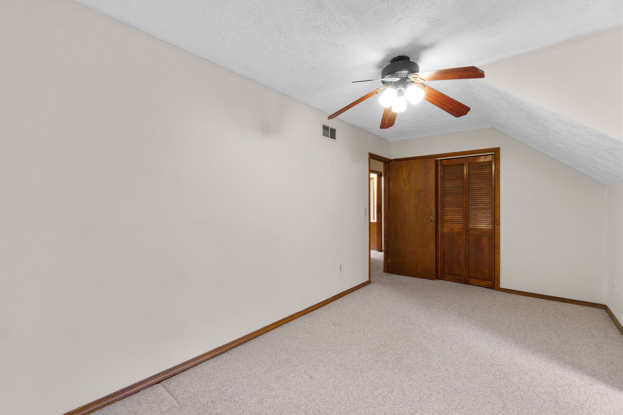 25. Upper bedroom.jpg