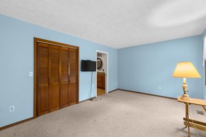 17. Main bedroom.jpg