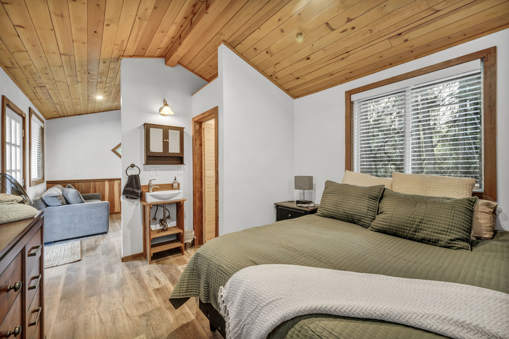 125-web-or-mls-1486-prussian-hill-rd