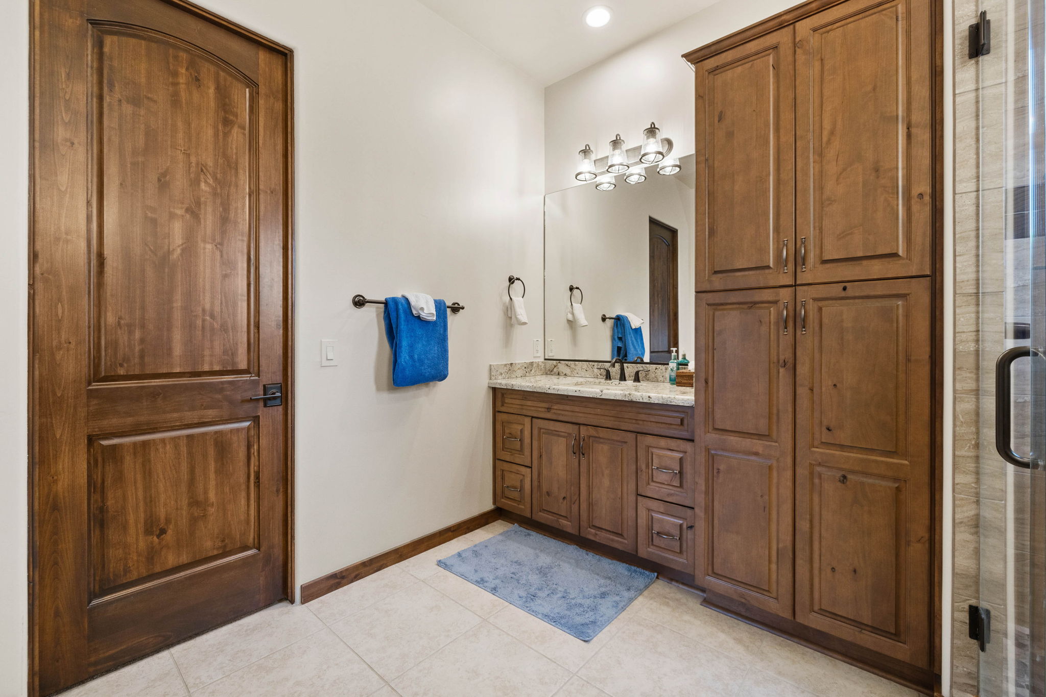 Primary Bathroom (3)