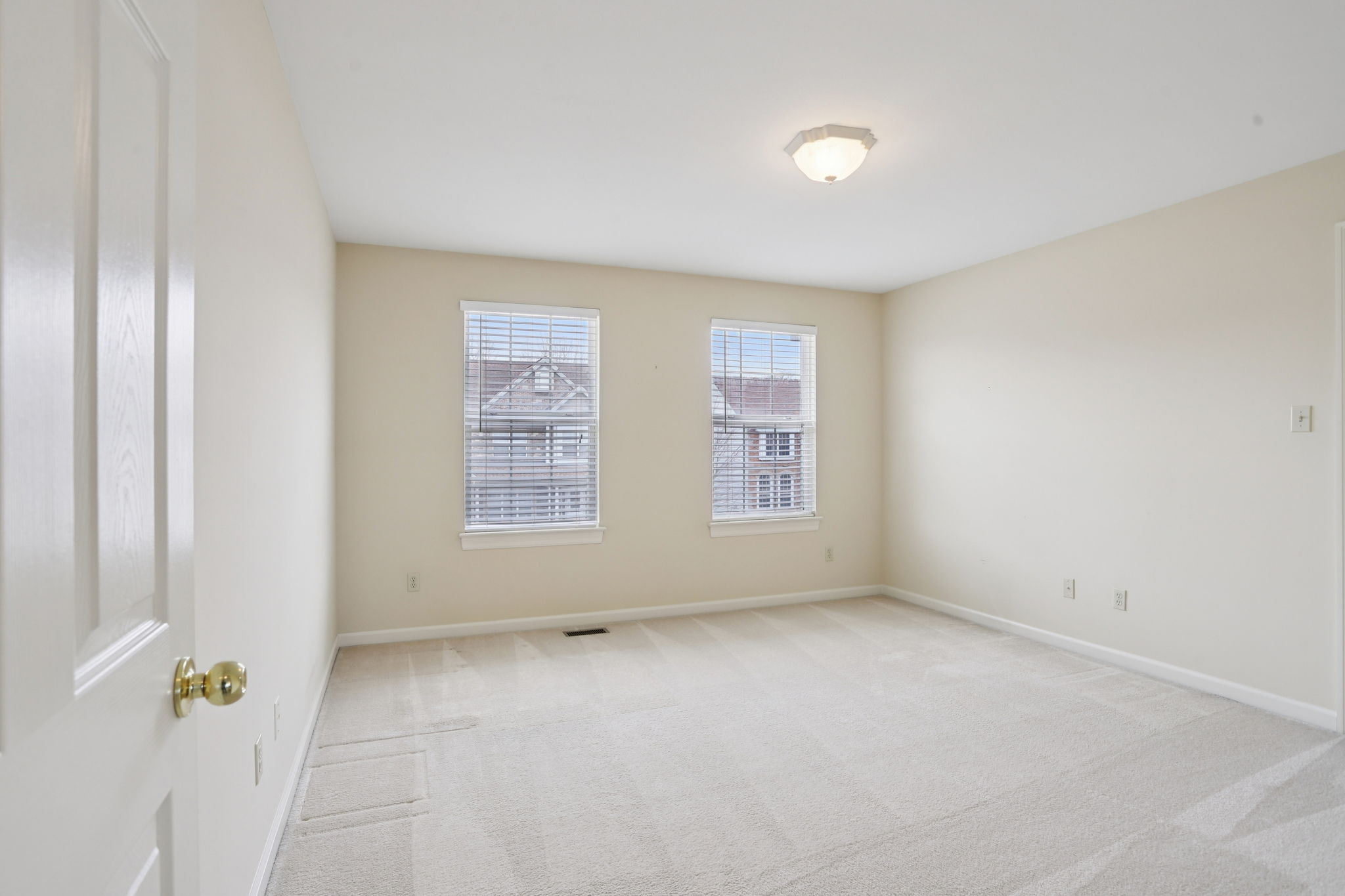 1487 Fenway Dr-026