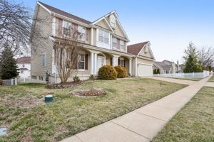 1487 Fenway Dr-002