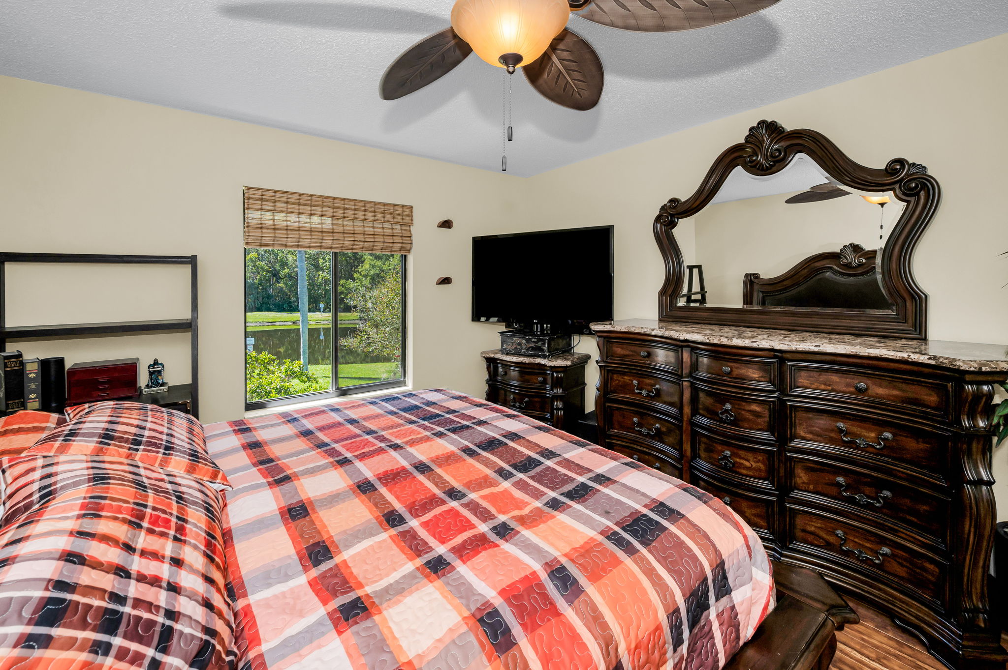 Primary Bedroom1b
