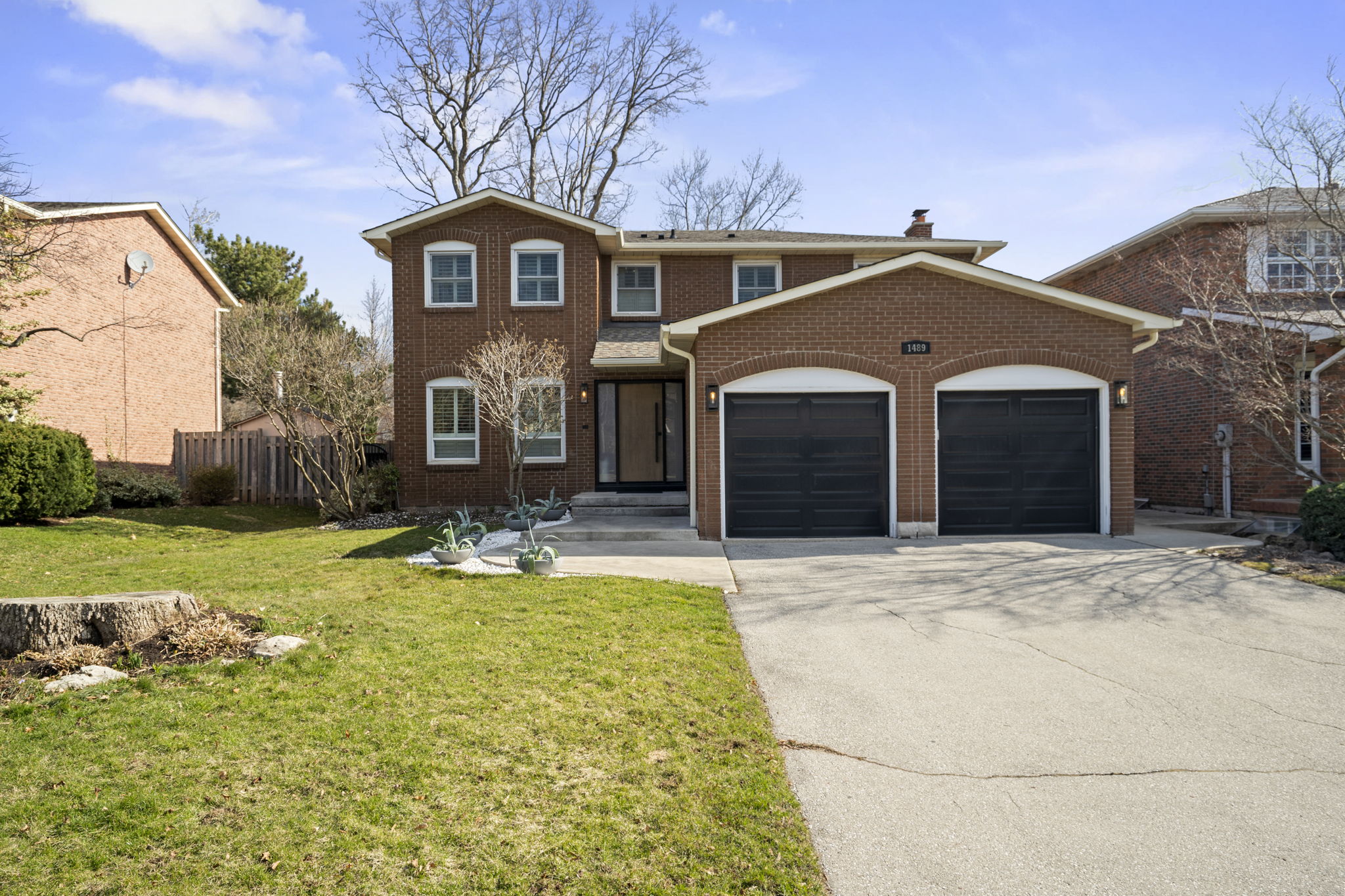 1489 Jasmine Crescent Oakville, ON L6H 3H2