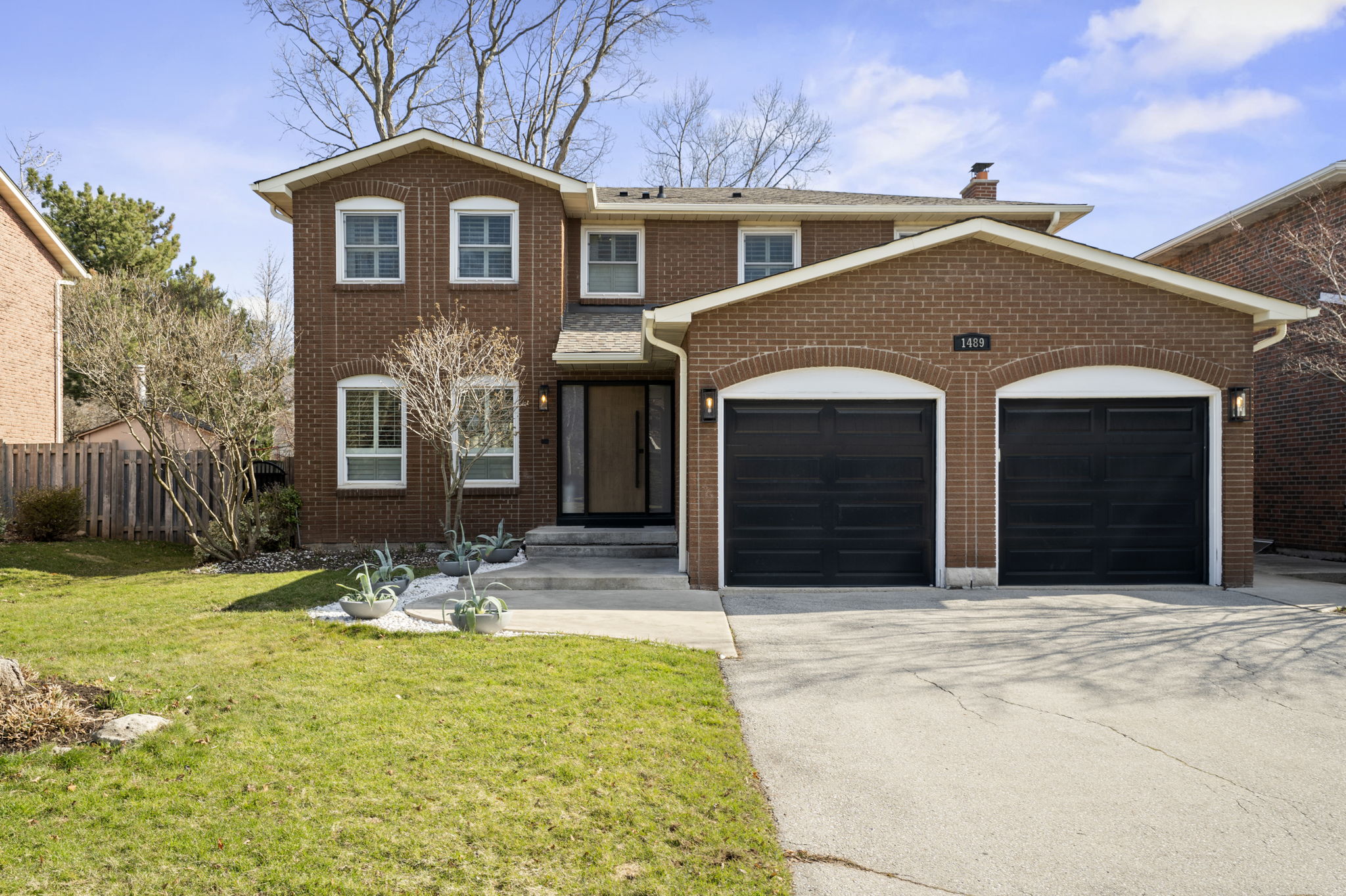 1489 Jasmine Crescent Oakville, ON L6H 3H2