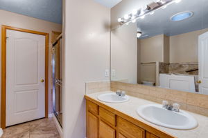  Photo 47