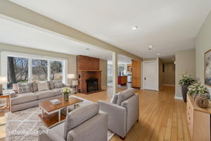 12-print-Oakwood Ave-0904-009 virtually staged