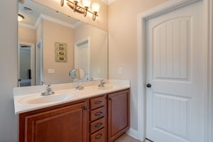 Primary bathroom w/ double vanity