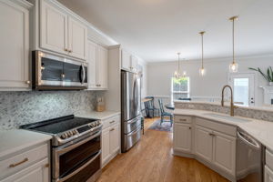 Kitchen w/ upgraded backsplash