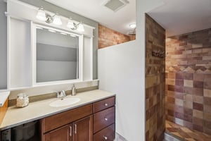 W Reynolds St-S0210-053.jpg