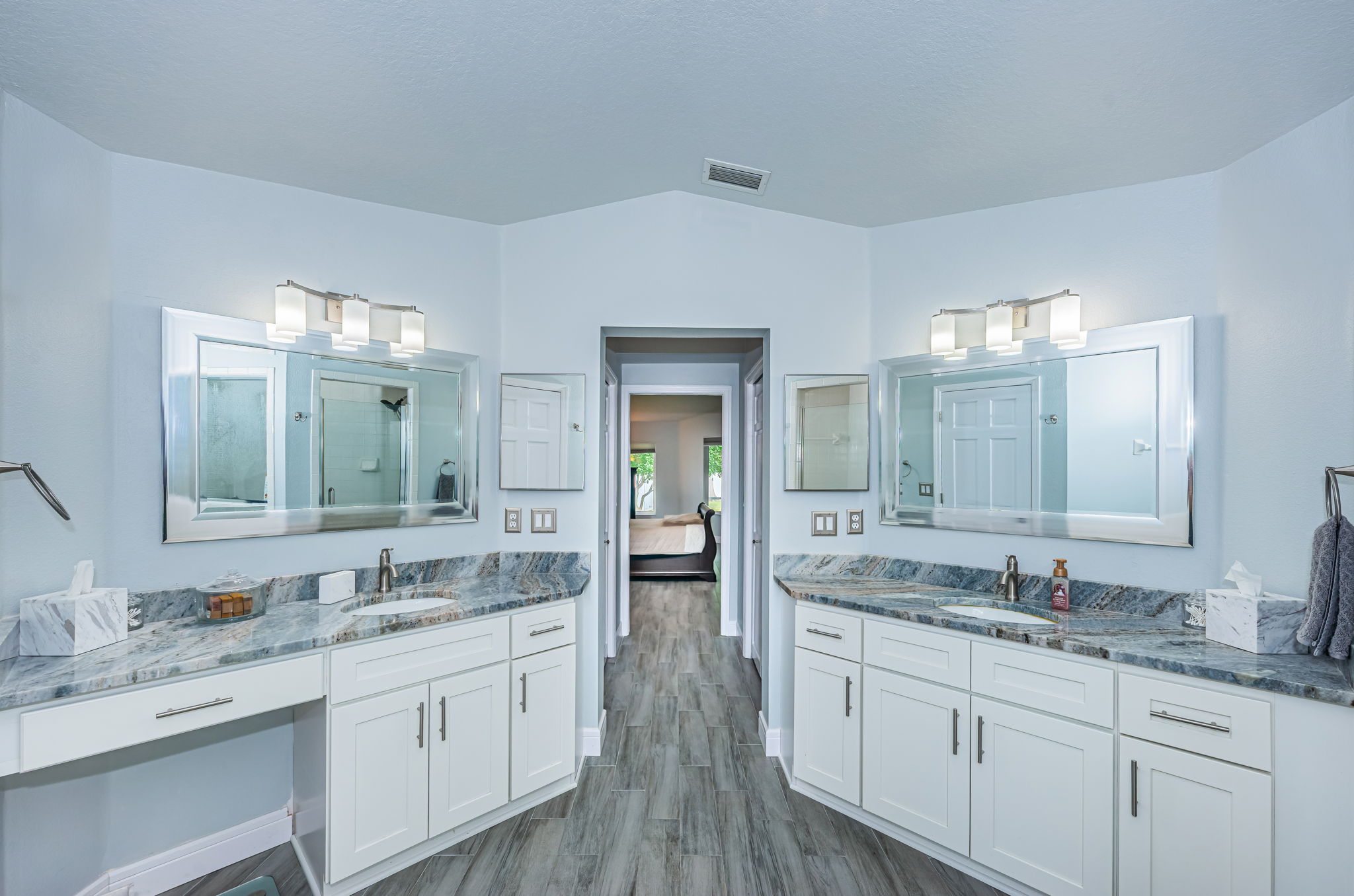 Primary Bathroom 1c