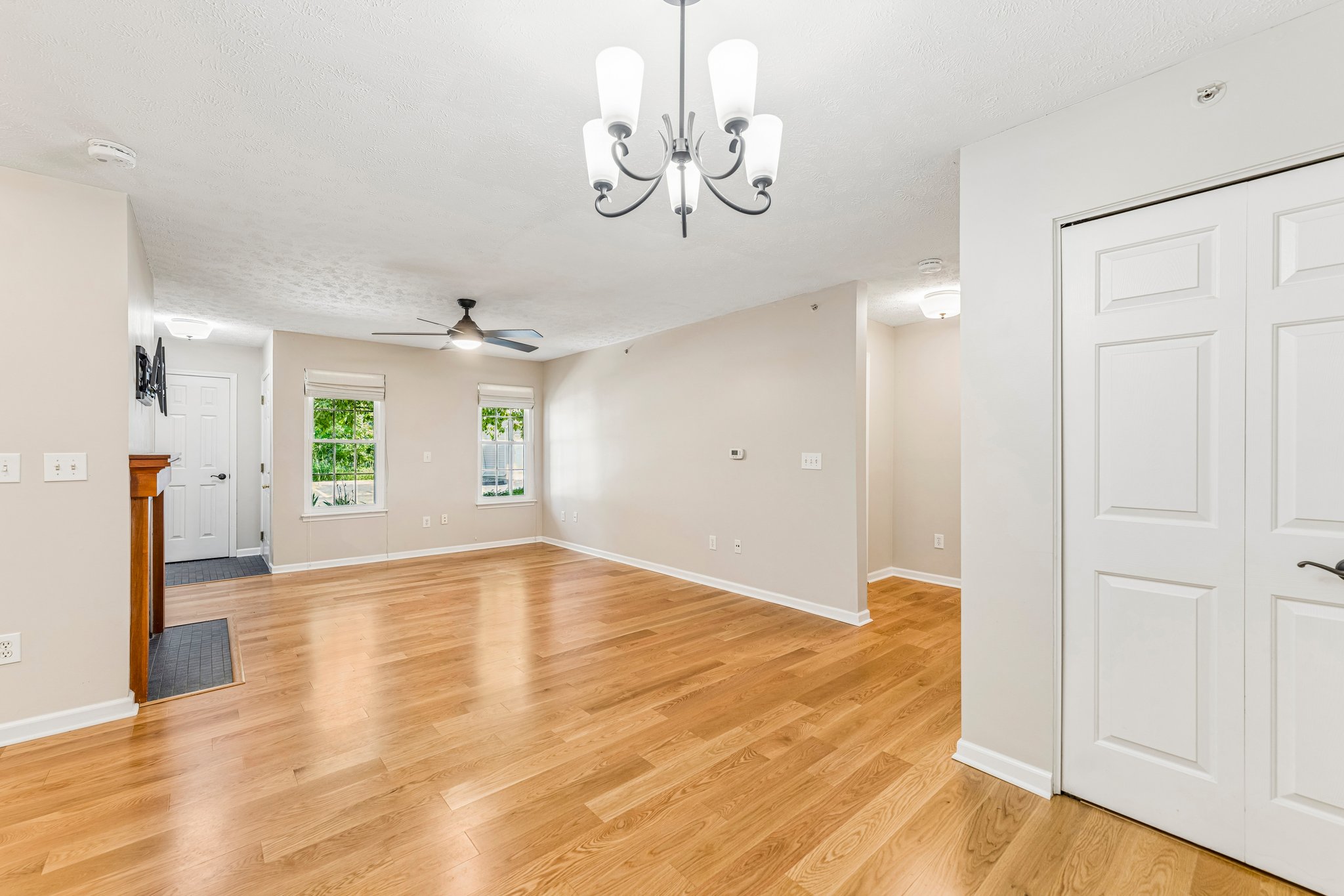 Lenox Dr 506-S0906-005.jpg