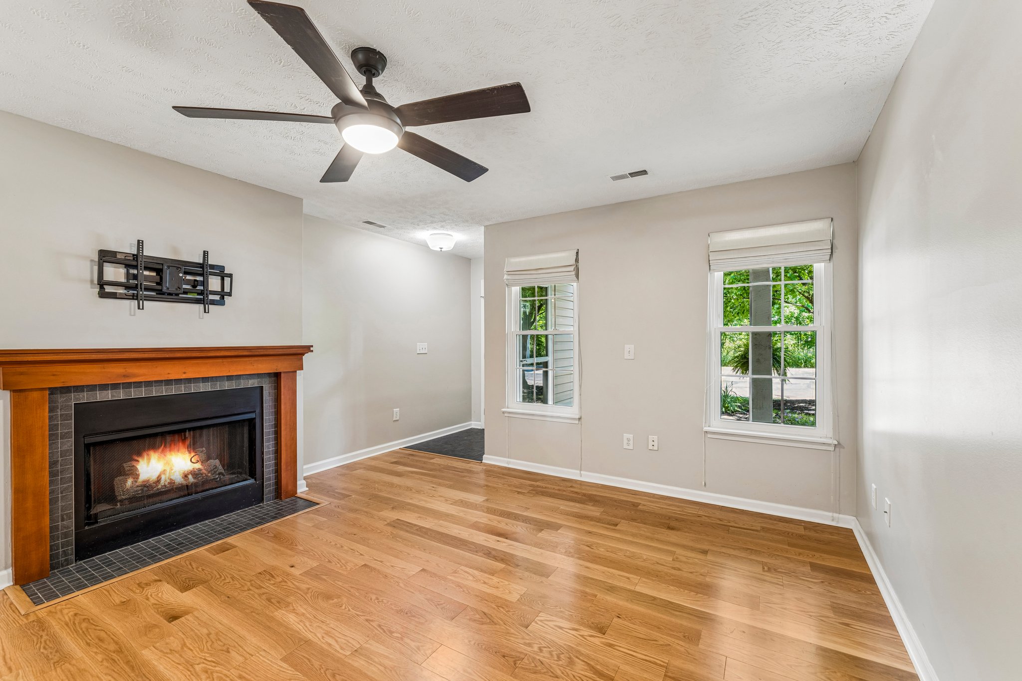 Lenox Dr 506-S0906-006.jpg