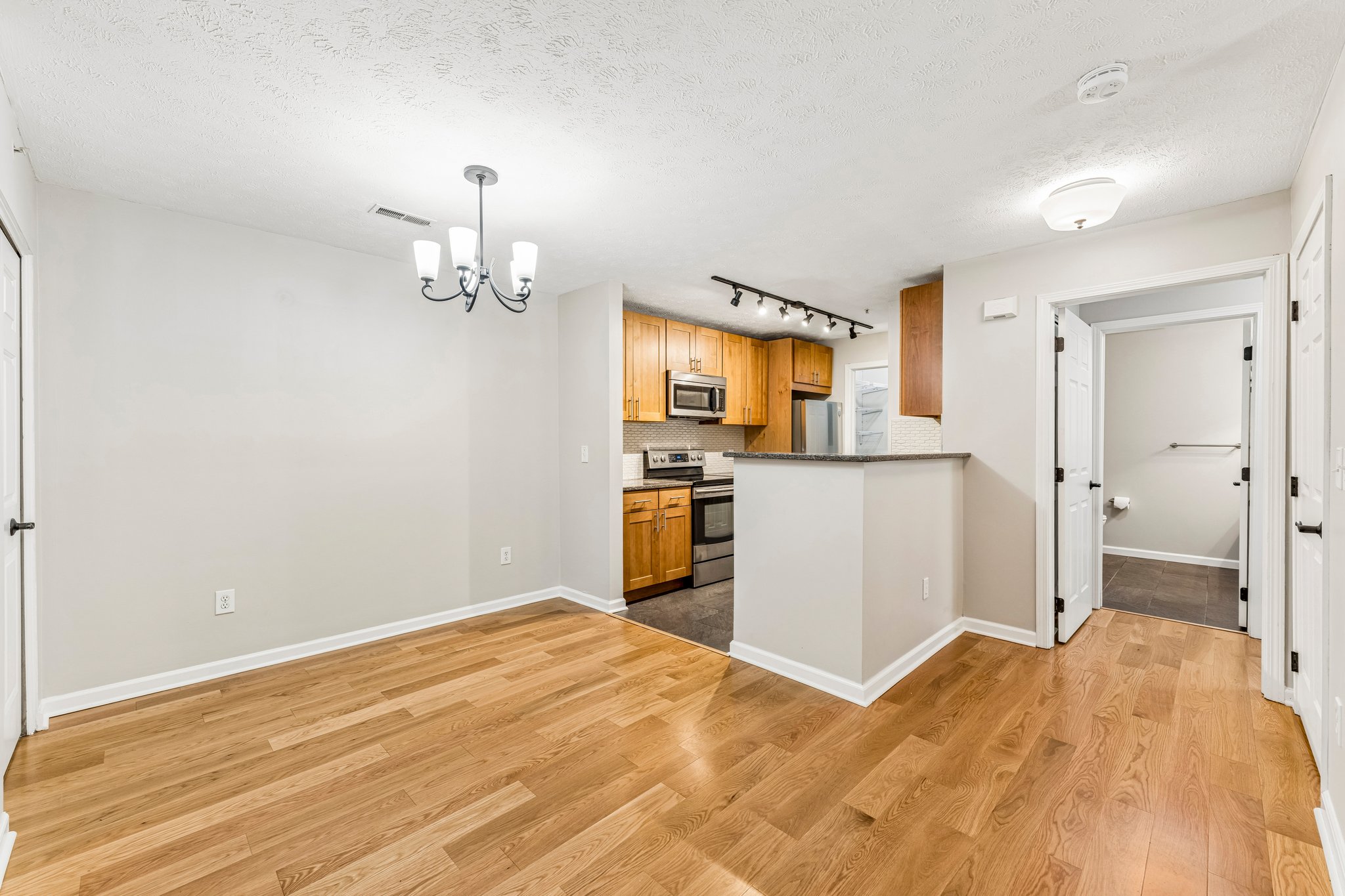 Lenox Dr 506-S0906-010.jpg