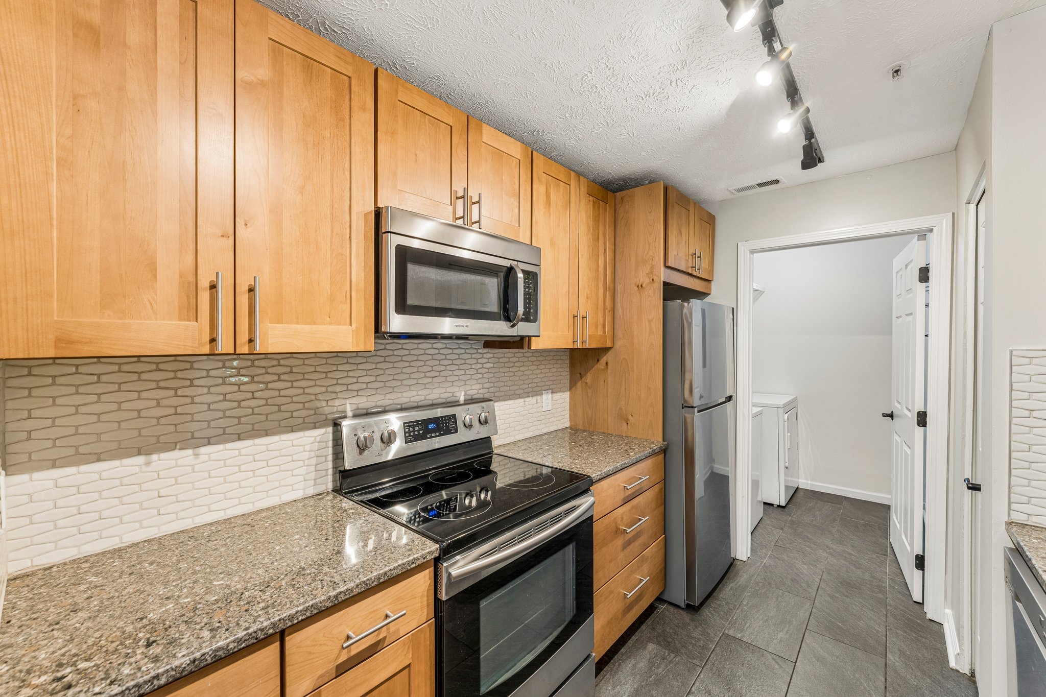 Lenox Dr 506-S0906-011.jpg