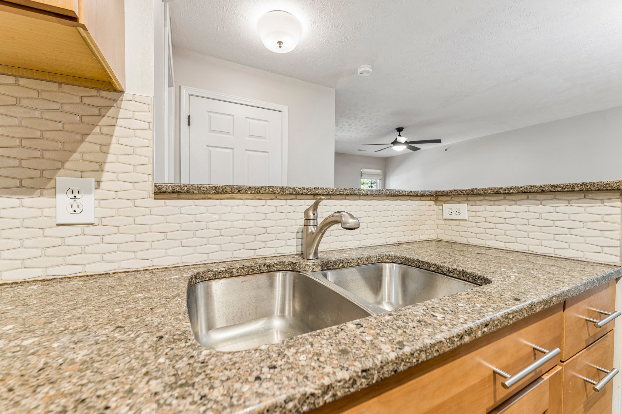 Lenox Dr 506-S0906-014.jpg