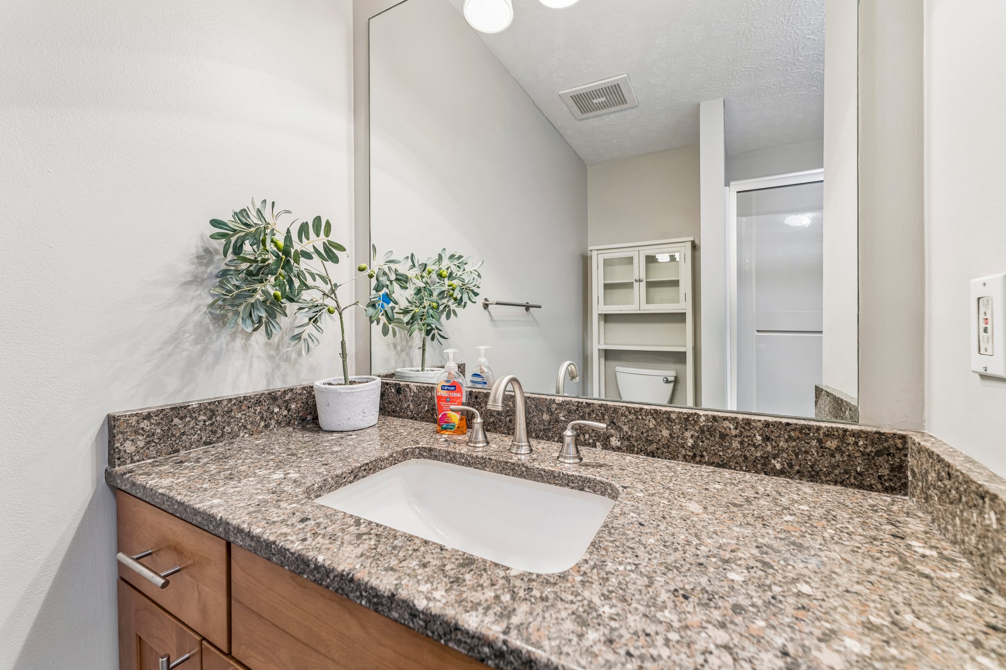 Lenox Dr 506-S0906-019.jpg