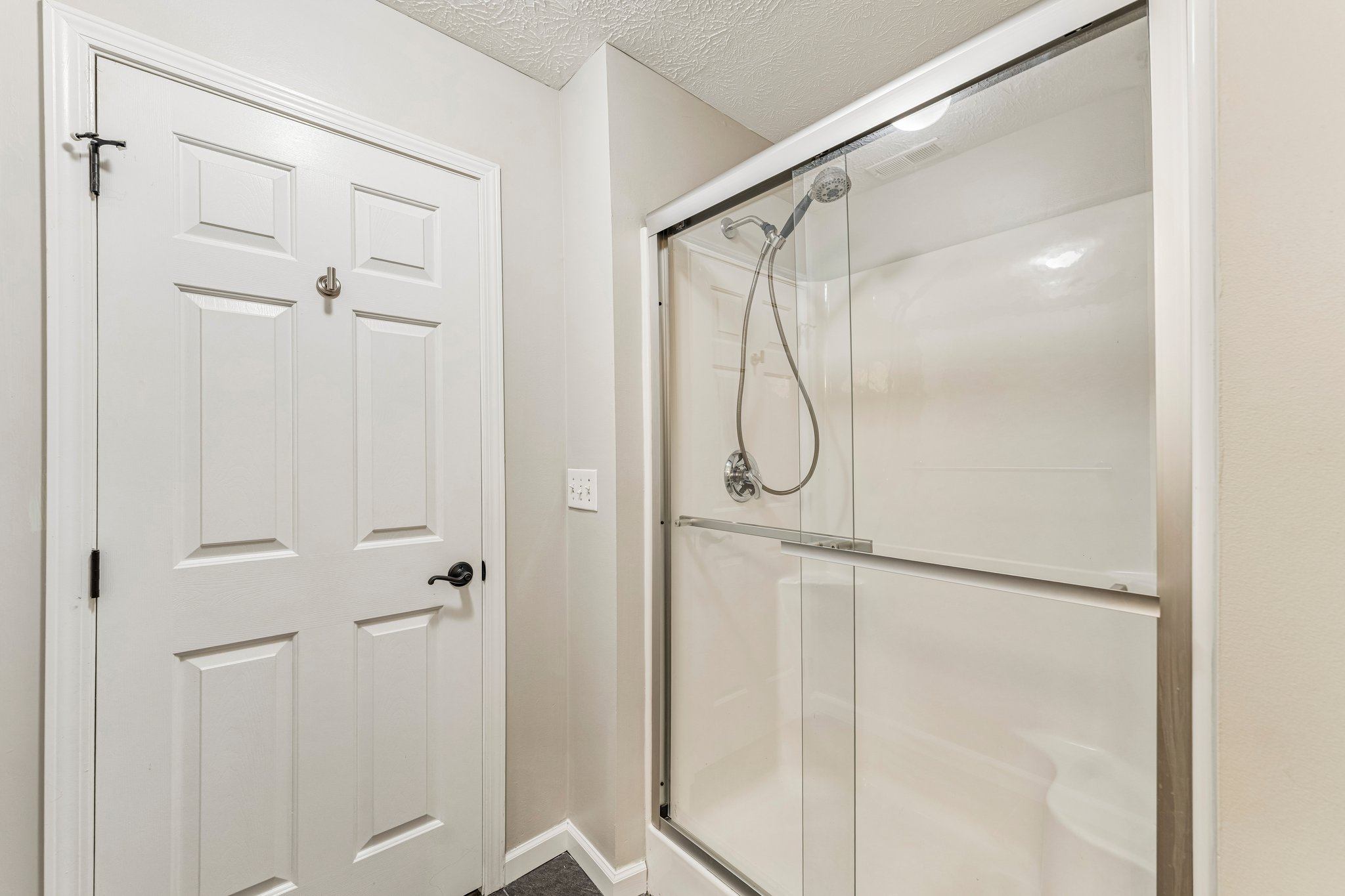 Lenox Dr 506-S0906-020.jpg