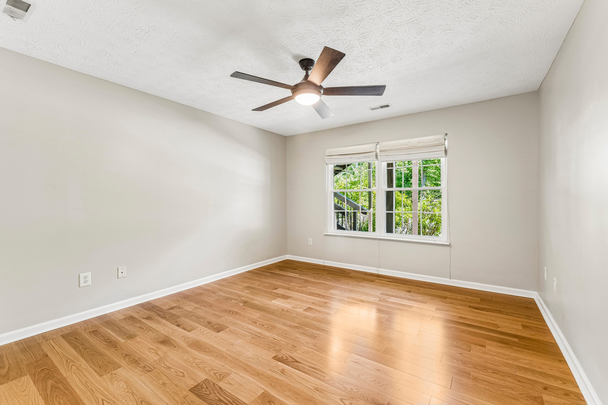 Lenox Dr 506-S0906-022.jpg