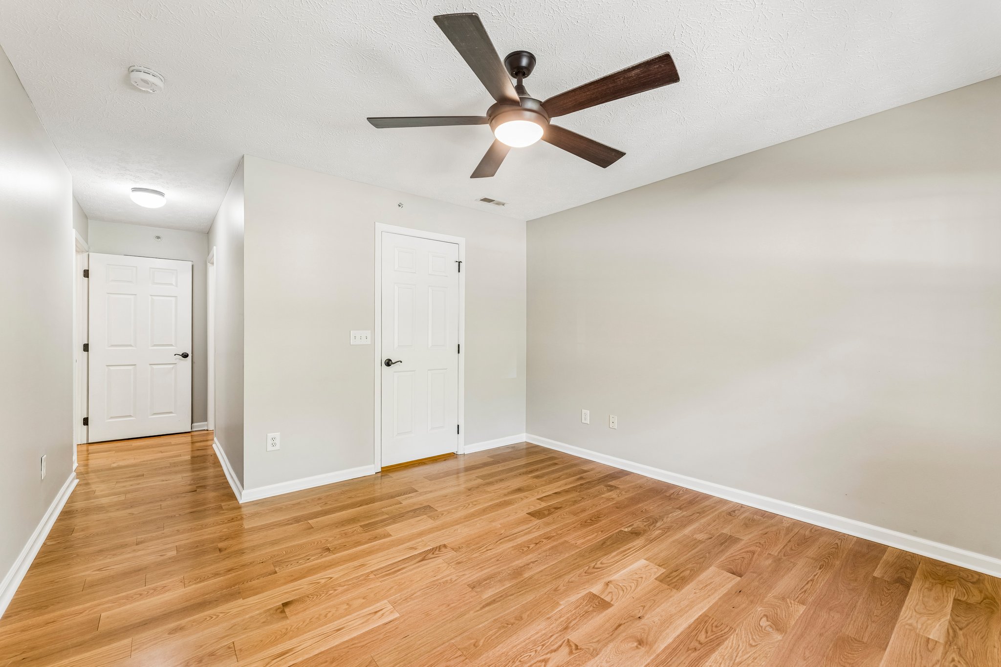 Lenox Dr 506-S0906-023.jpg