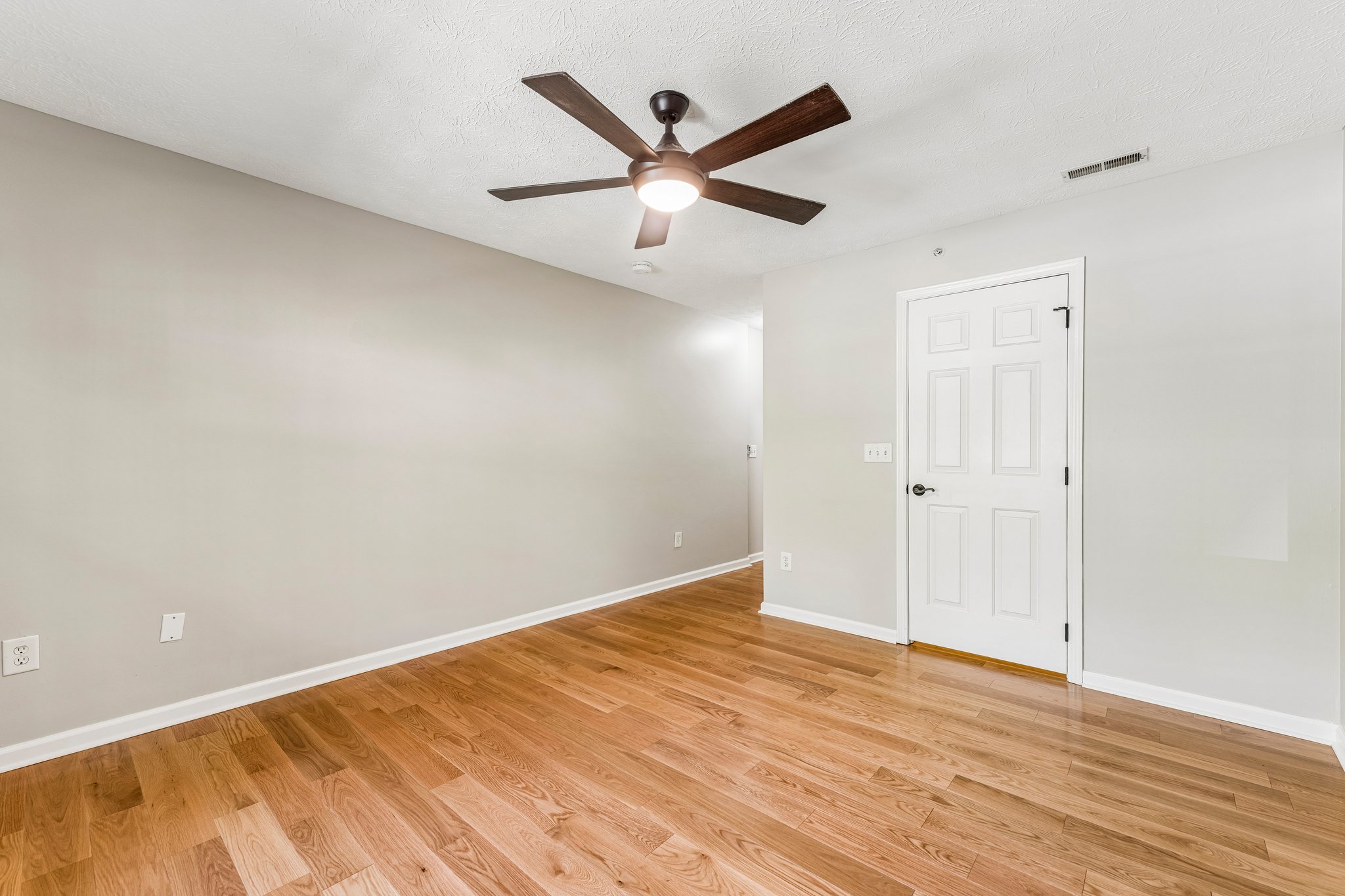 Lenox Dr 506-S0906-024.jpg