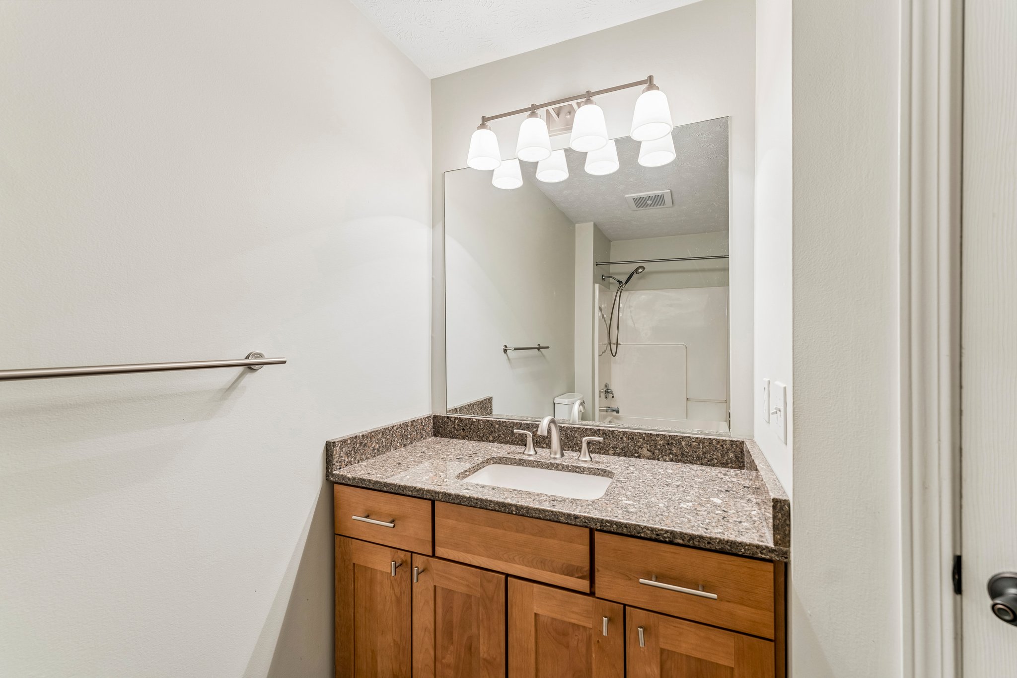Lenox Dr 506-S0906-027.jpg