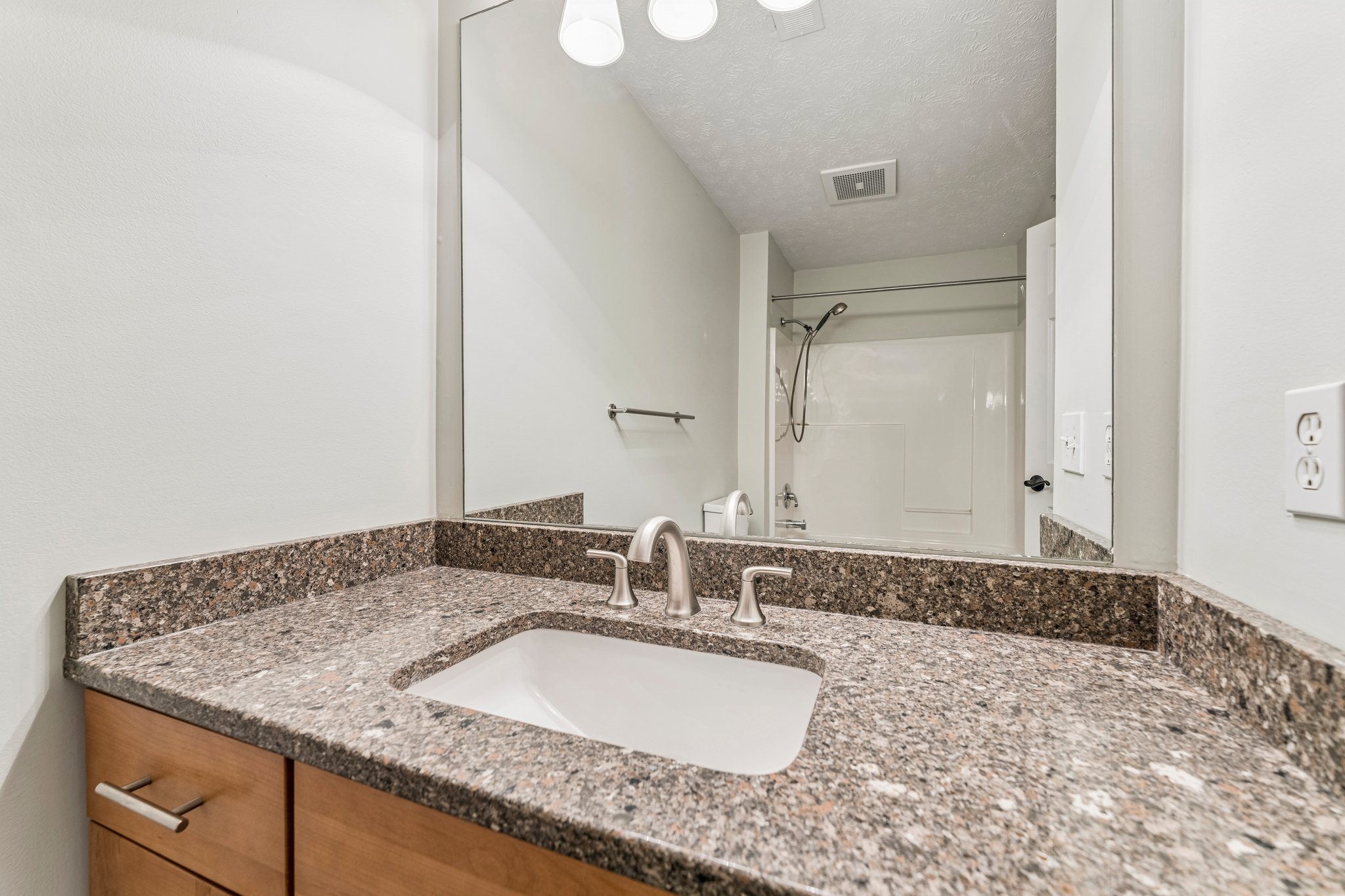 Lenox Dr 506-S0906-028.jpg