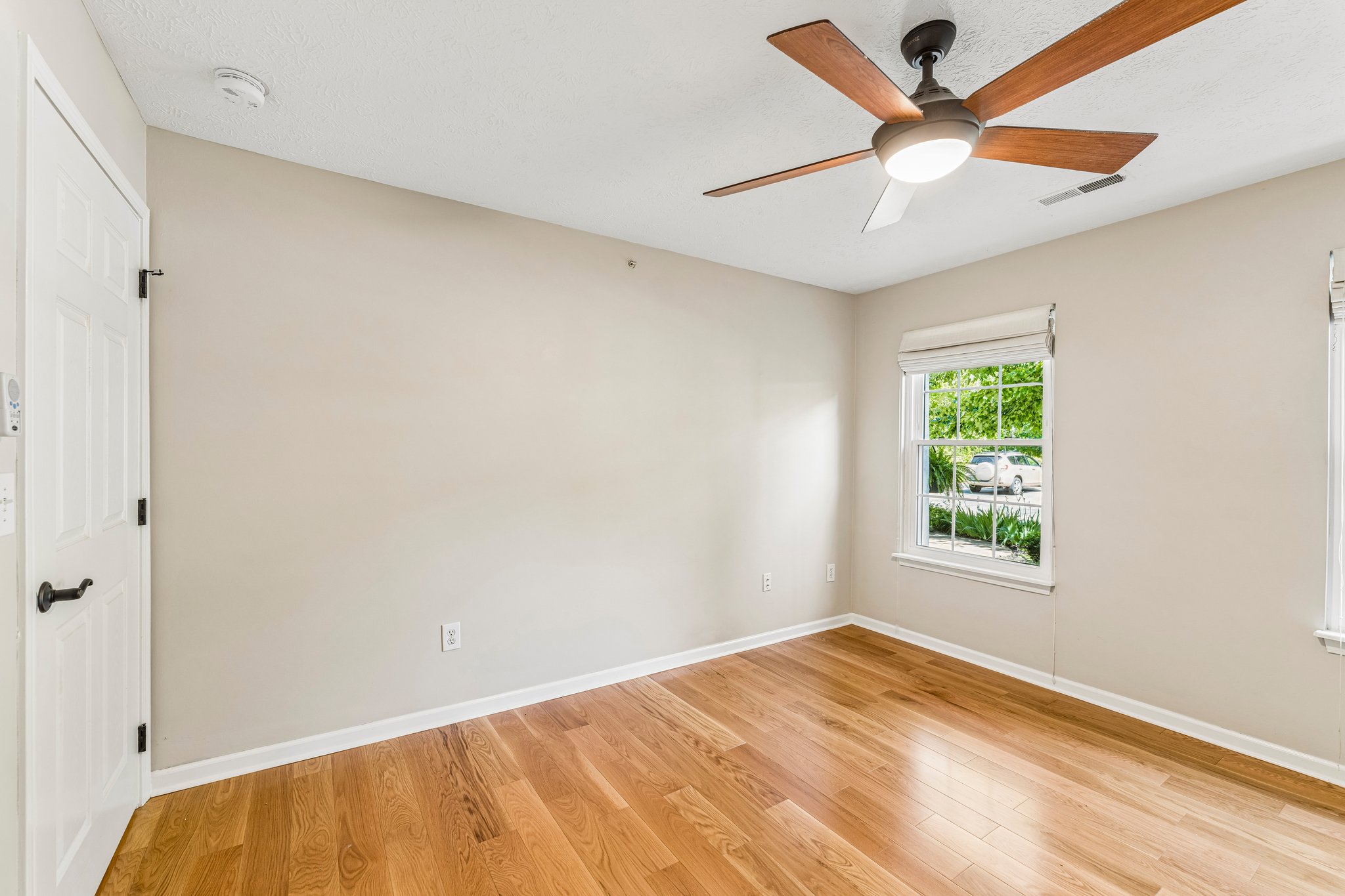 Lenox Dr 506-S0906-032.jpg