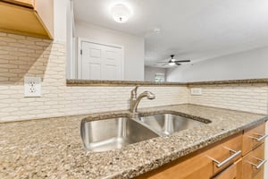 Lenox Dr 506-S0906-014.jpg