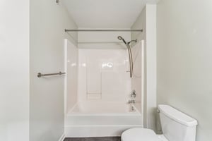 Lenox Dr 506-S0906-026.jpg