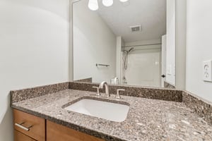 Lenox Dr 506-S0906-028.jpg