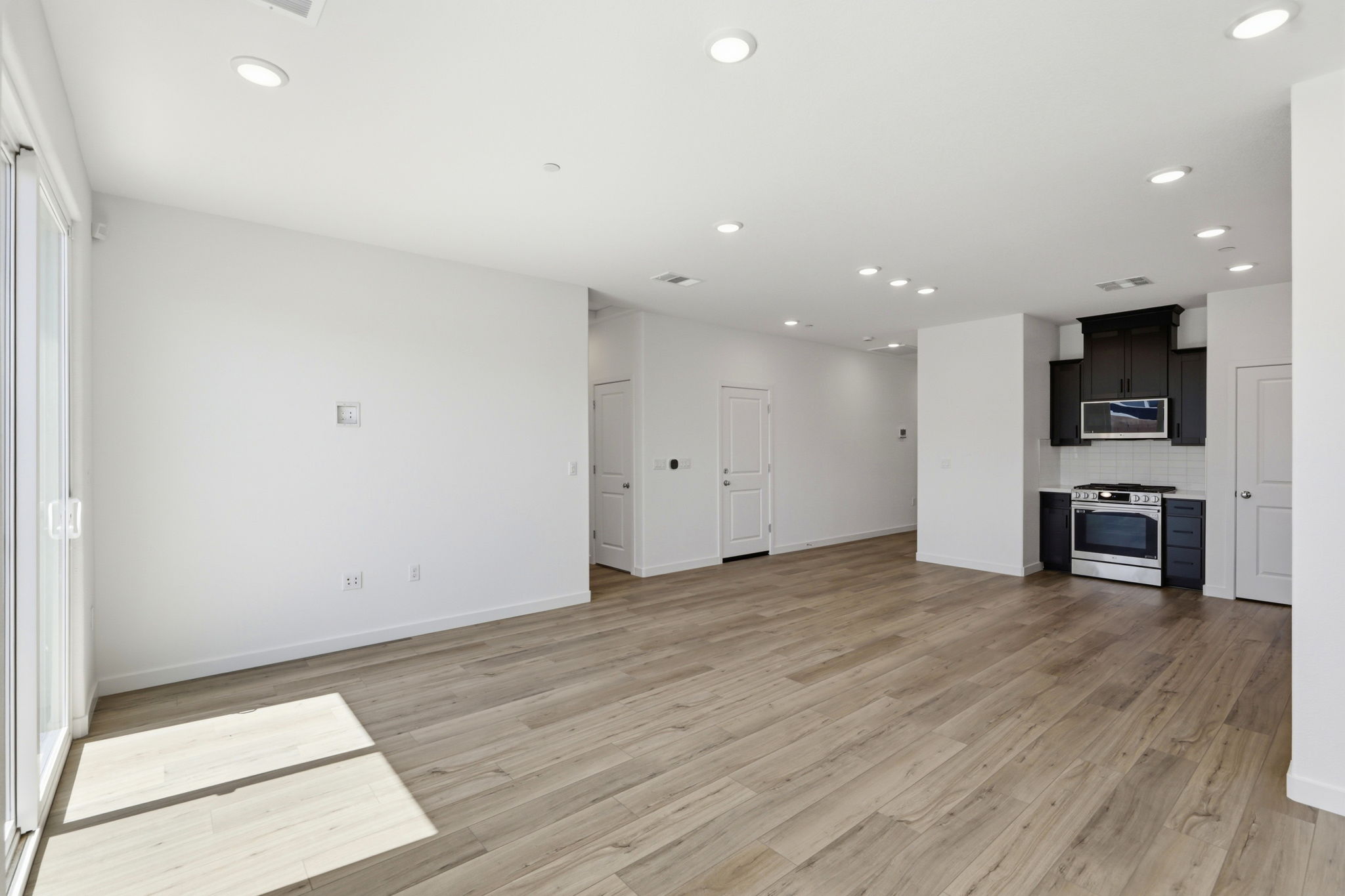 008_F8_1491 Roebling St