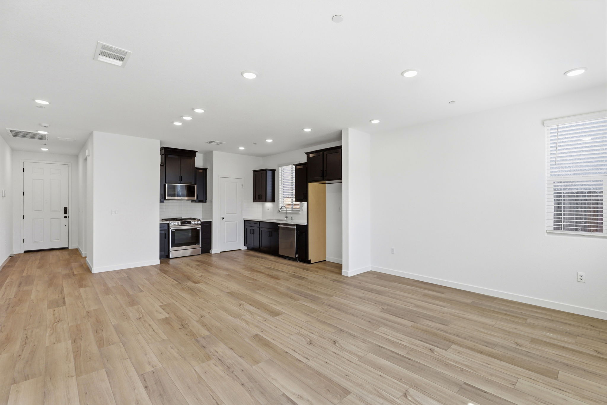 009_F8_1491 Roebling St