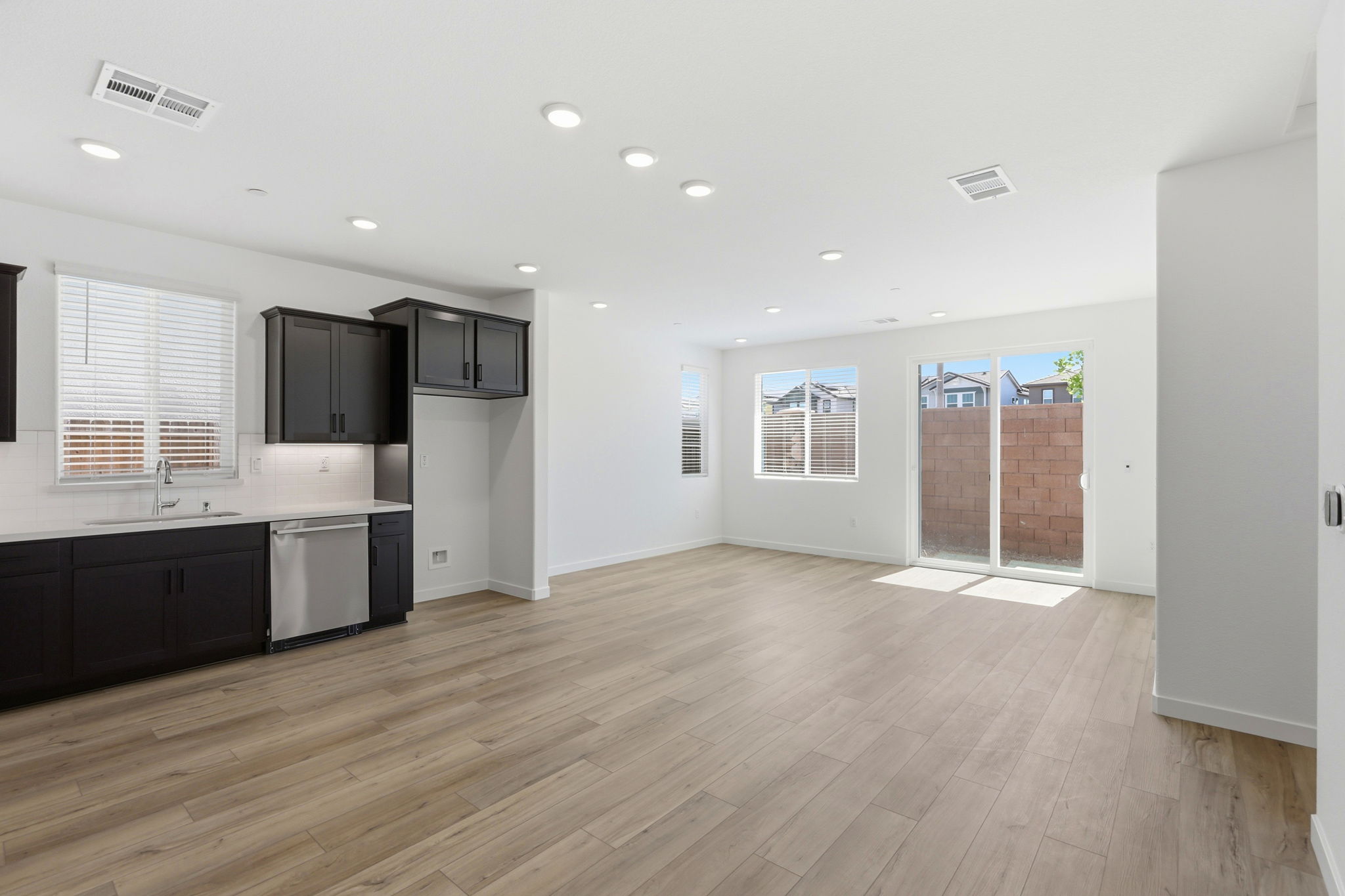 010_F8_1491 Roebling St