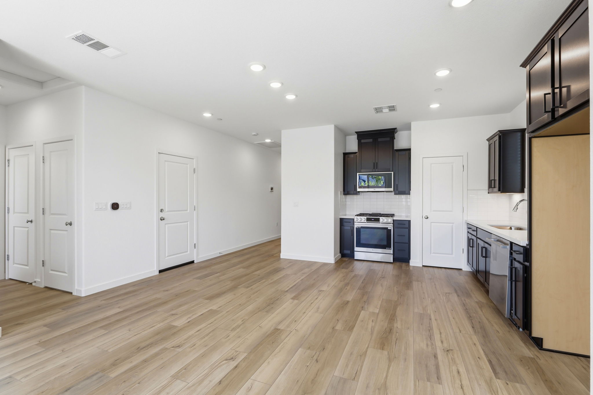 011_F8_1491 Roebling St