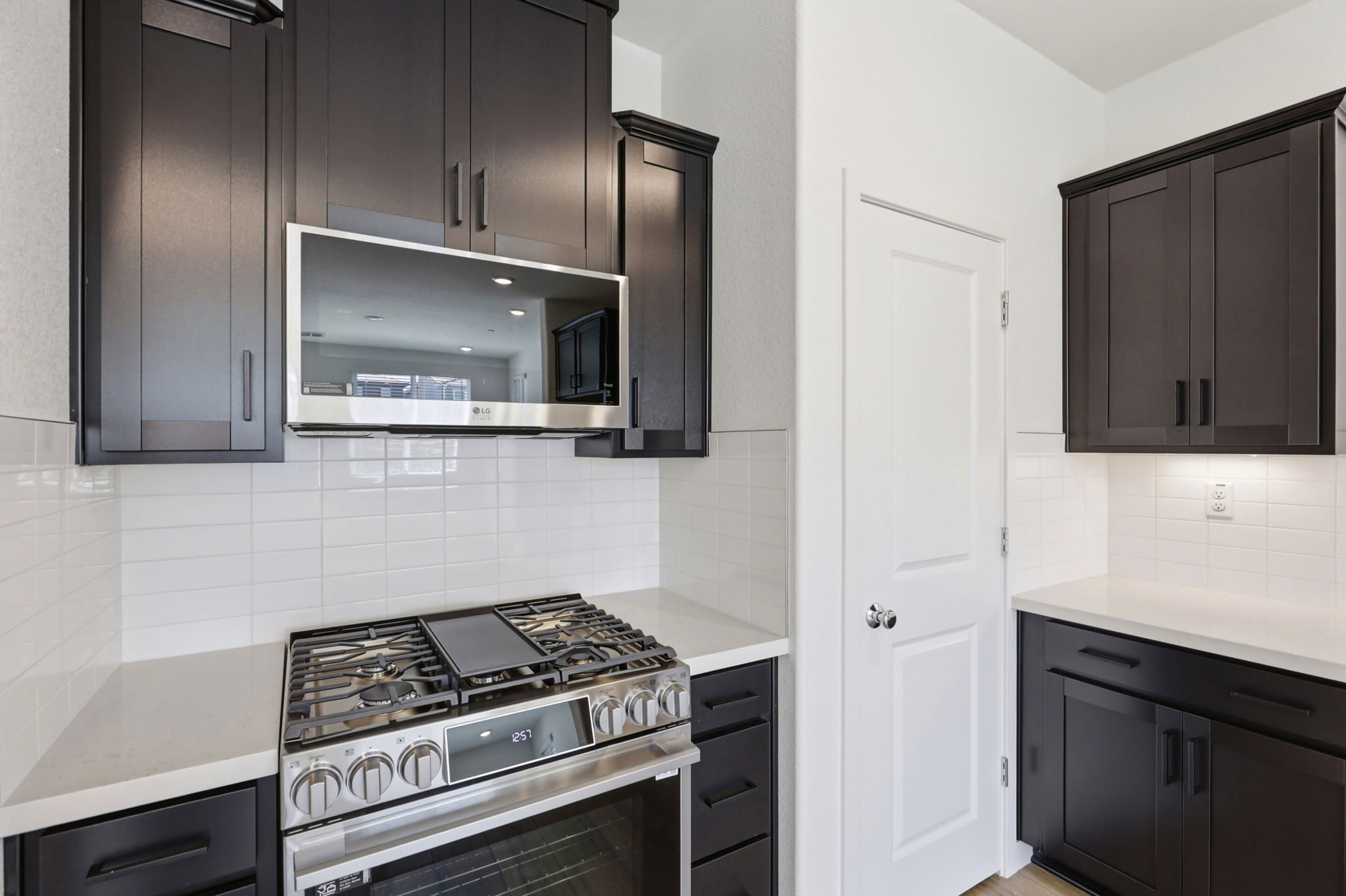 015_F8_1491 Roebling St