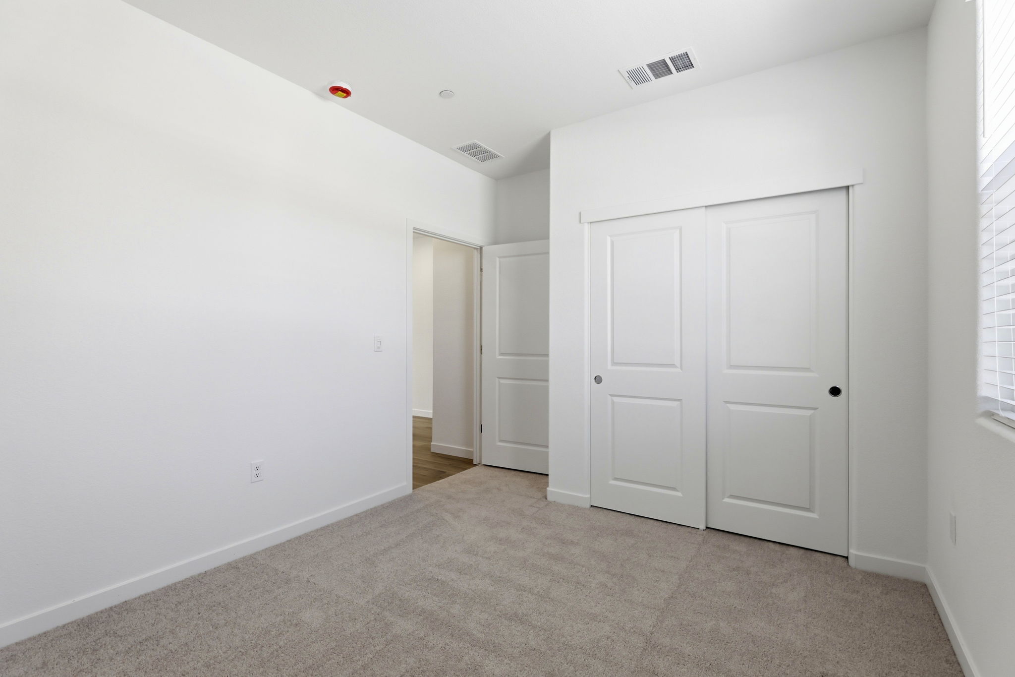 020_F8_1491 Roebling St