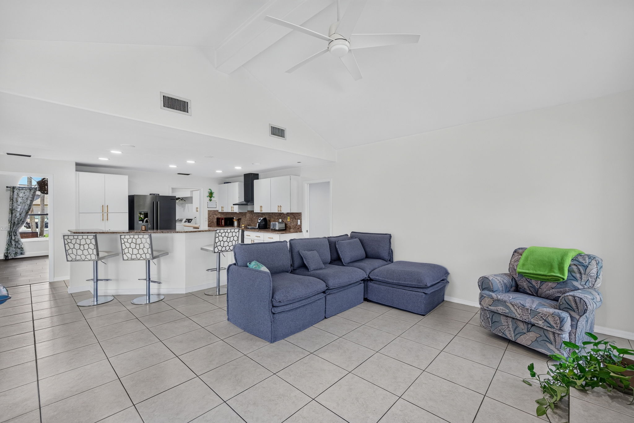 Living Room 3 of 4